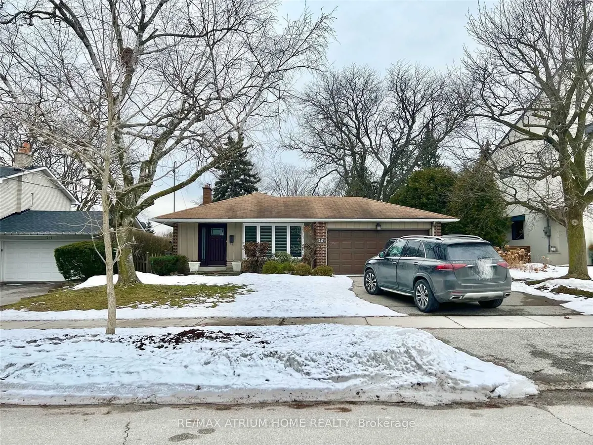 25 Dunlace DR, Toronto C12, ON M2L 2R8