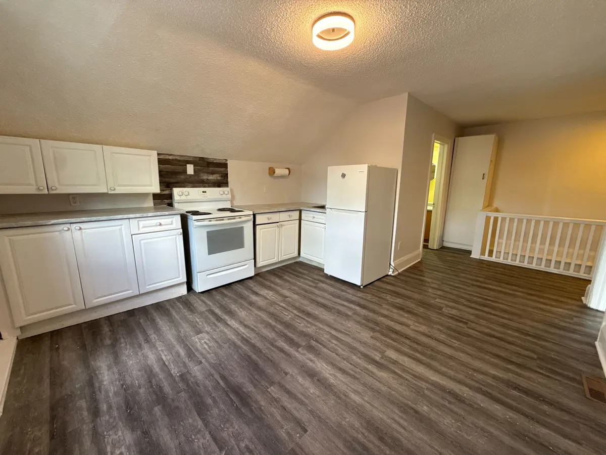 81 Coulter AVE, Toronto W04, ON M9N 1P7