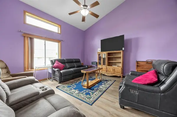 3502 Stoneview Cir SW, Cedar Rapids, IA 52404