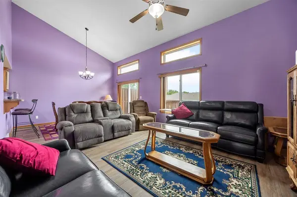 3502 Stoneview Cir SW, Cedar Rapids, IA 52404
