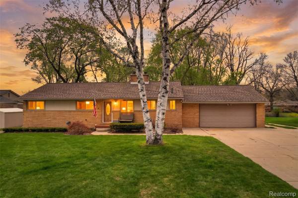 95 Windsor RD, Rochester Hills, MI 48307