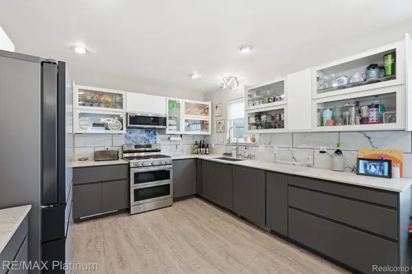 2428 Fisher RD, Howell Township, MI 48855