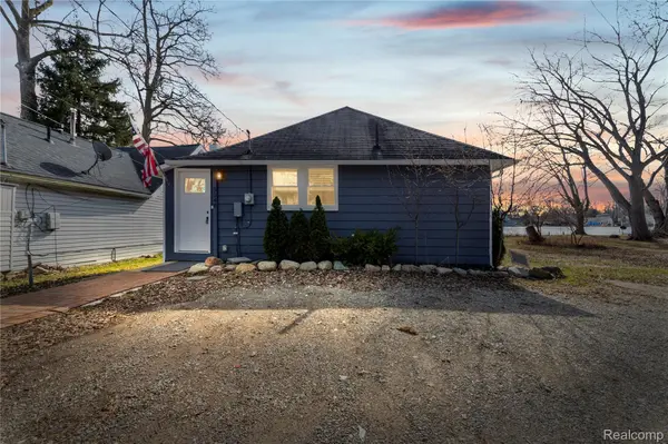 3048 Andre ST, Keego Harbor, MI 48320