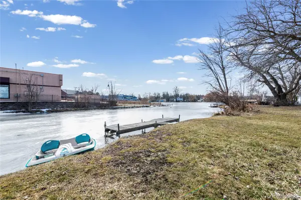3048 Andre ST, Keego Harbor, MI 48320