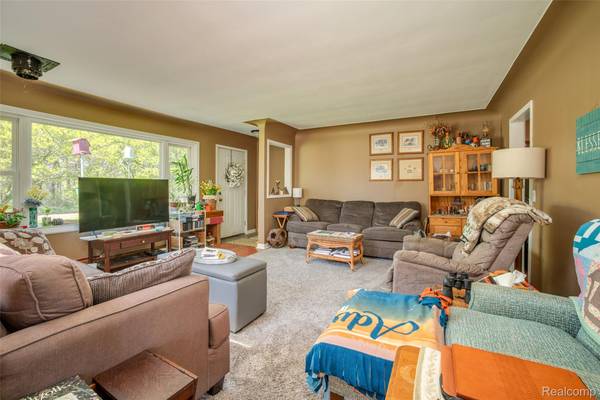 840 W Rose Center RD, Holly Township, MI 48442