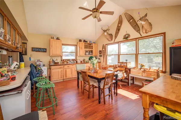 840 W Rose Center RD, Holly Township, MI 48442