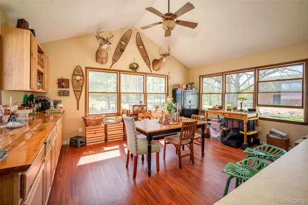 840 W Rose Center RD, Holly Township, MI 48442