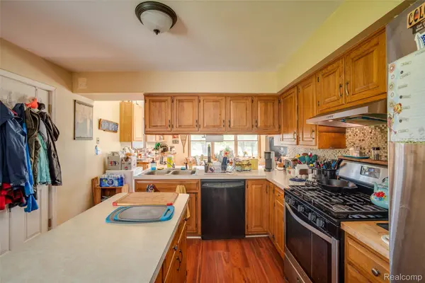 840 W Rose Center RD, Holly Township, MI 48442