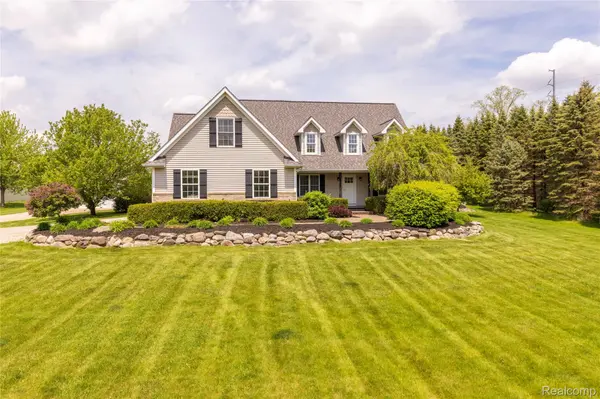 12621 Golden Oaks DR, Hartland Township, MI 48380