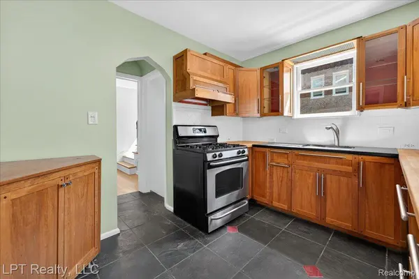 13171 Mercier ST, Southgate, MI 48195