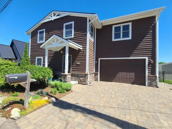 9568 Buckingham ST, White Lake Charter Township, MI 48386