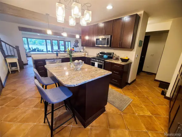 9568 Buckingham ST, White Lake Charter Township, MI 48386