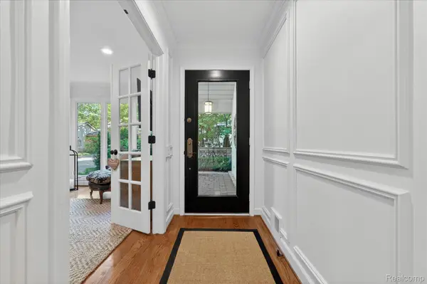 1262 Woodcrest CIR, Bloomfield Hills, MI 48304