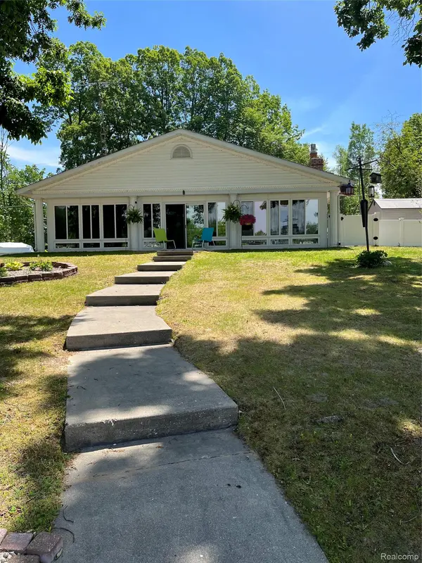 8055 Kovacs DR, Argentine Township, MI 48451
