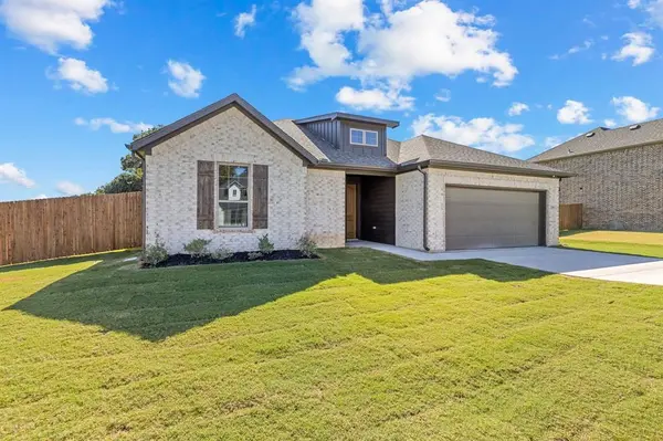 2110 Briarwood, Bridgeport, TX 76426
