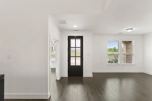 412 Newpark Boulevard, Desoto, TX 75115
