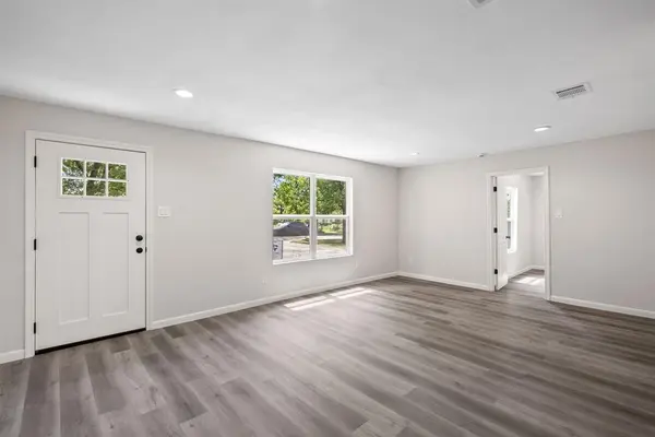 5512 Korth Street, Sansom Park, TX 76114