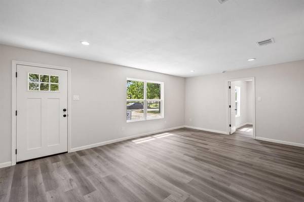 5512 Korth Street, Sansom Park, TX 76114