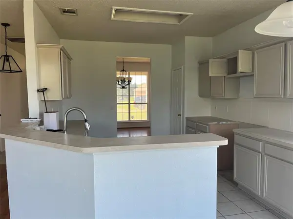 7929 Park Ridge Drive, Fort Worth, TX 76137