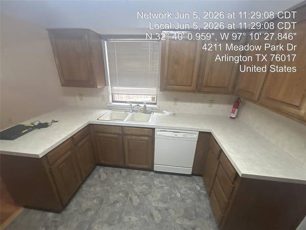 4211 Meadow Park Drive, Arlington, TX 76017