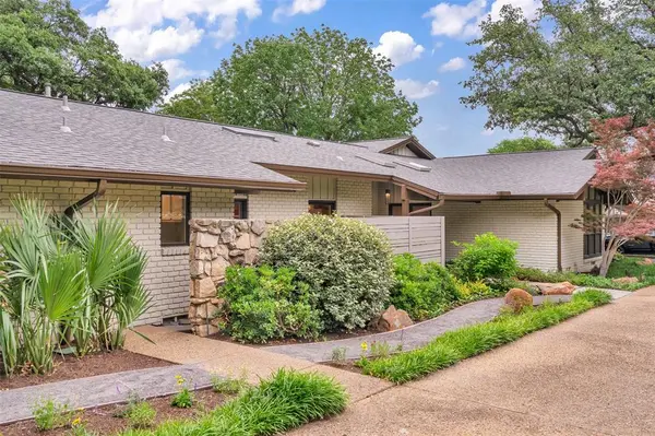 6943 Prestonshire Lane, Dallas, TX 75225
