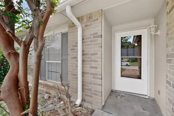 2317 Idlewood Drive, Arlington, TX 76014
