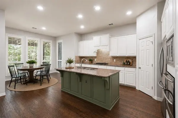 1731 Meadows Avenue, Lantana, TX 76226