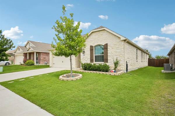 1702 River Crossing Drive, Anna, TX 75409