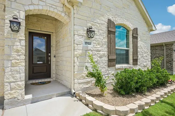 1702 River Crossing Drive, Anna, TX 75409