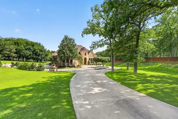 10513 Silver Fox Court, Fort Worth, TX 76108