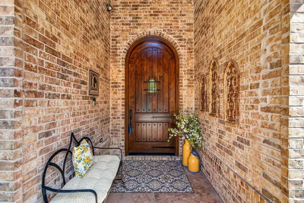 10513 Silver Fox Court, Fort Worth, TX 76108