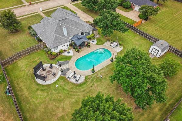 911 High Point Drive, Midlothian, TX 76065