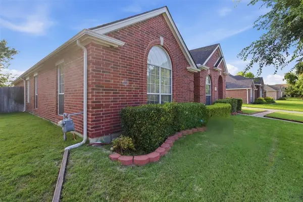 2707 Rocky Creek Drive, Mansfield, TX 76063