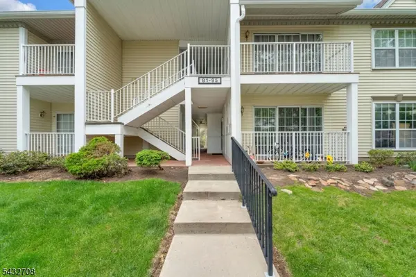 93 Caitlin Ct, Franklin Twp., NJ 08823
