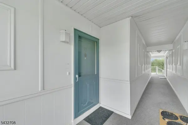 93 Caitlin Ct, Franklin Twp., NJ 08823