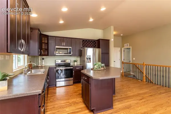 7206 Grand Prairie DR, Colorado Springs, CO 80923