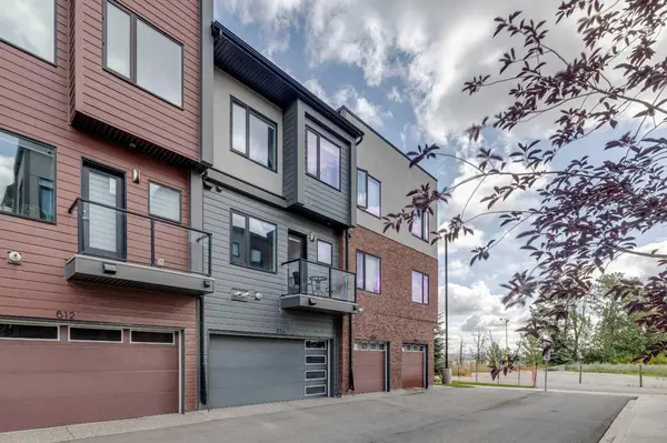 614 Greenbriar Common NW, Calgary, AB T3B 6J2