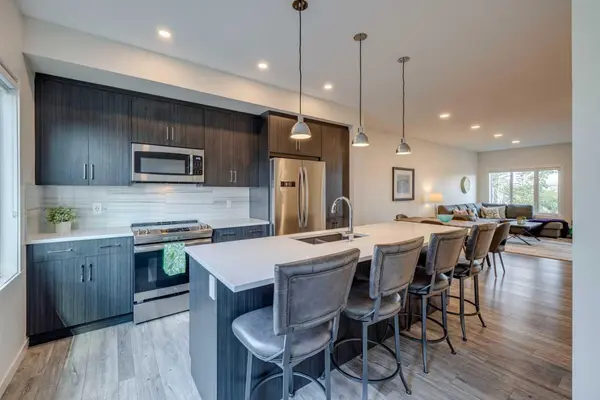 614 Greenbriar Common NW, Calgary, AB T3B 6J2