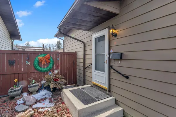 1003 Berkley DR NW, Calgary, AB T3K 1E3