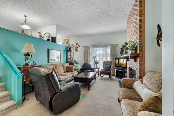 1003 Berkley DR NW, Calgary, AB T3K 1E3