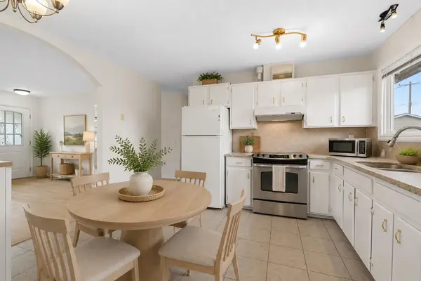 268 Madeira PL NE, Calgary, AB T2A5T1