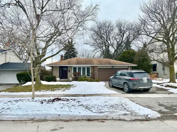 25 Dunlace DR, Toronto C12, ON M2L 2R8