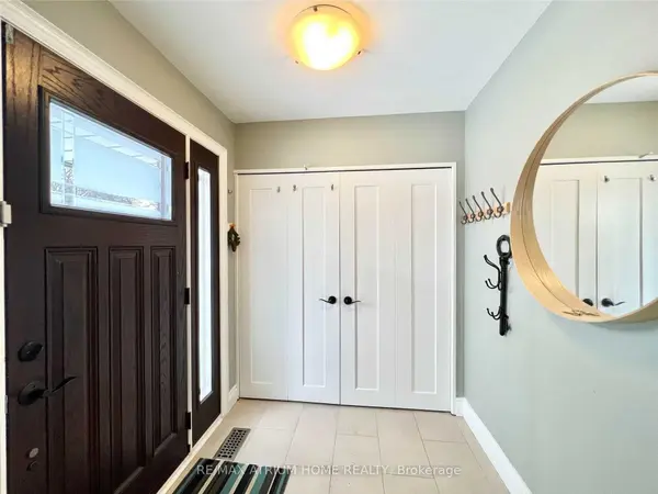 25 Dunlace DR, Toronto C12, ON M2L 2R8