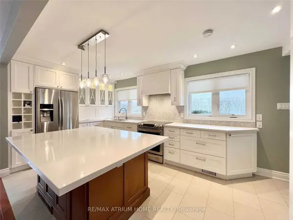25 Dunlace DR, Toronto C12, ON M2L 2R8