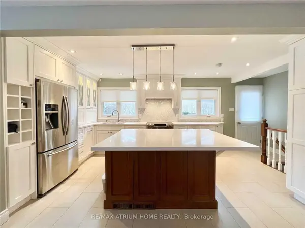 25 Dunlace DR, Toronto C12, ON M2L 2R8