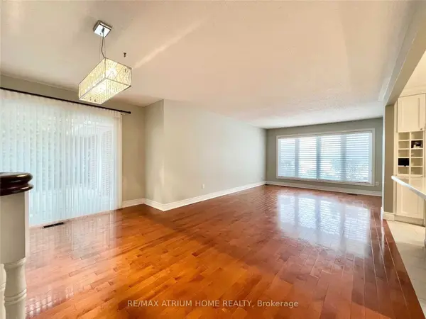 25 Dunlace DR, Toronto C12, ON M2L 2R8