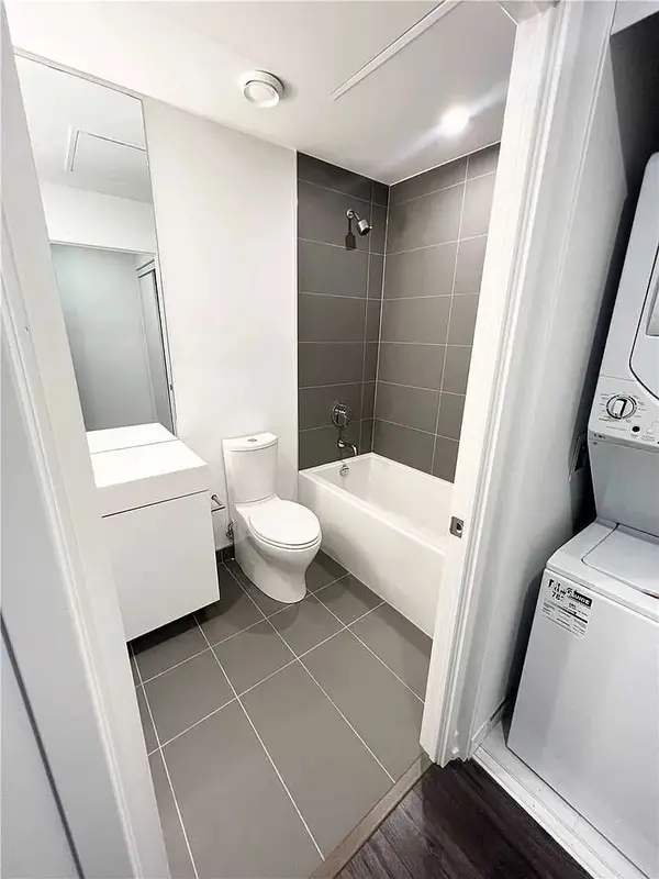 33 Helendale AVE #1408, Toronto C03, ON M4R 0A4