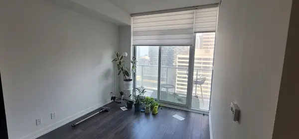 33 Helendale AVE #1408, Toronto C03, ON M4R 0A4