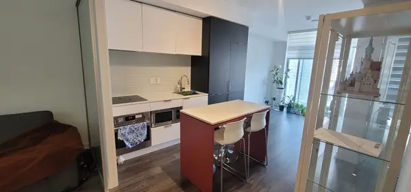 33 Helendale AVE #1408, Toronto C03, ON M4R 0A4