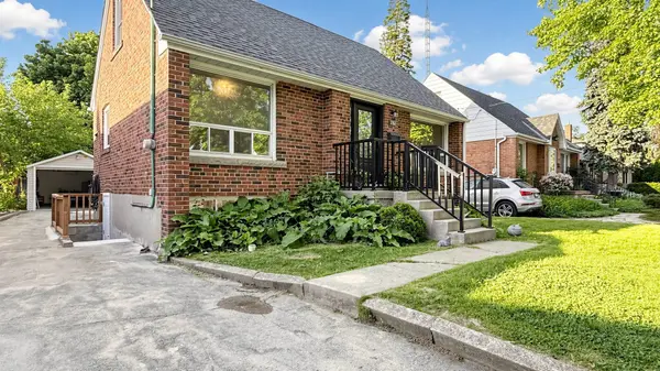 26 Innismore CRES E, Toronto E04, ON M1R 1C7